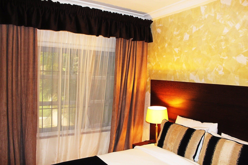 PROTEA HOTEL APO APARTMENTS 7/20