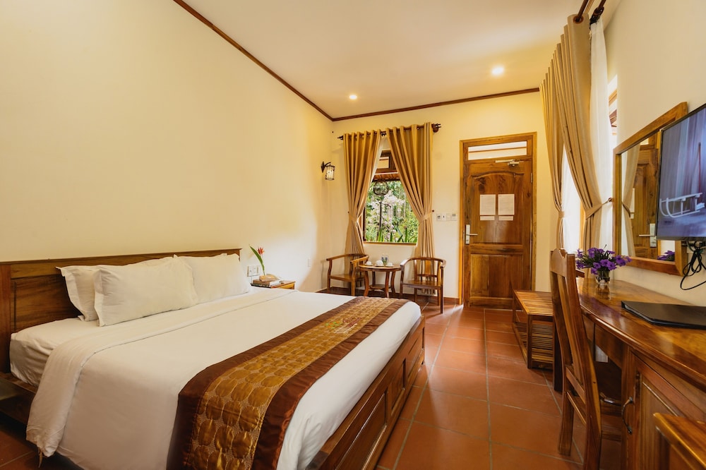 ROOM, TWIN BEDS, GARDEN VIEW