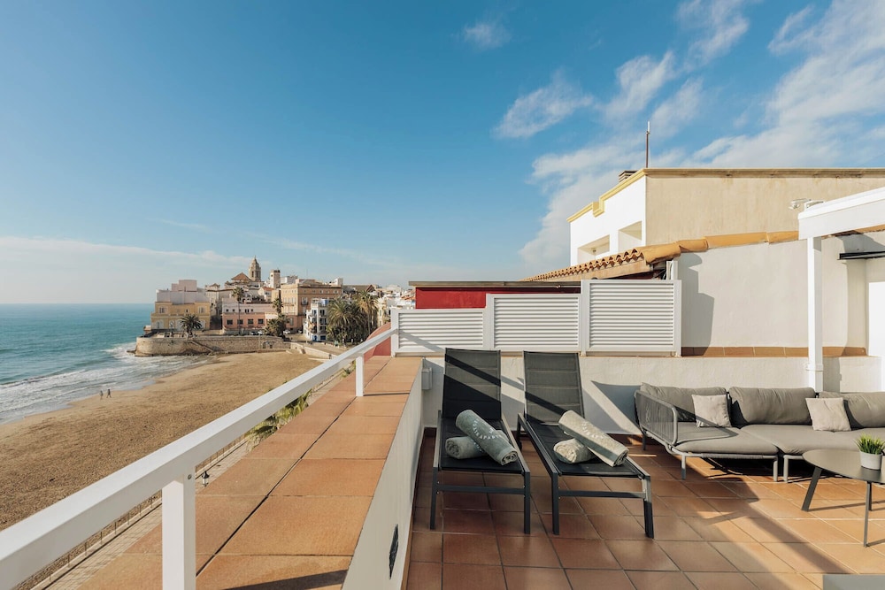 Sitges Group San Sebastian Beach 12/50