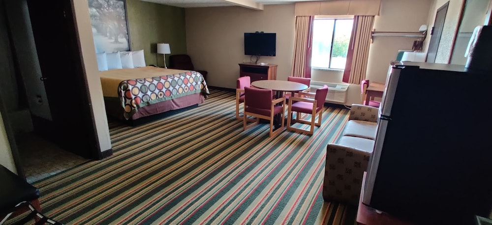 Super 8 By Wyndham Champaign 39/52