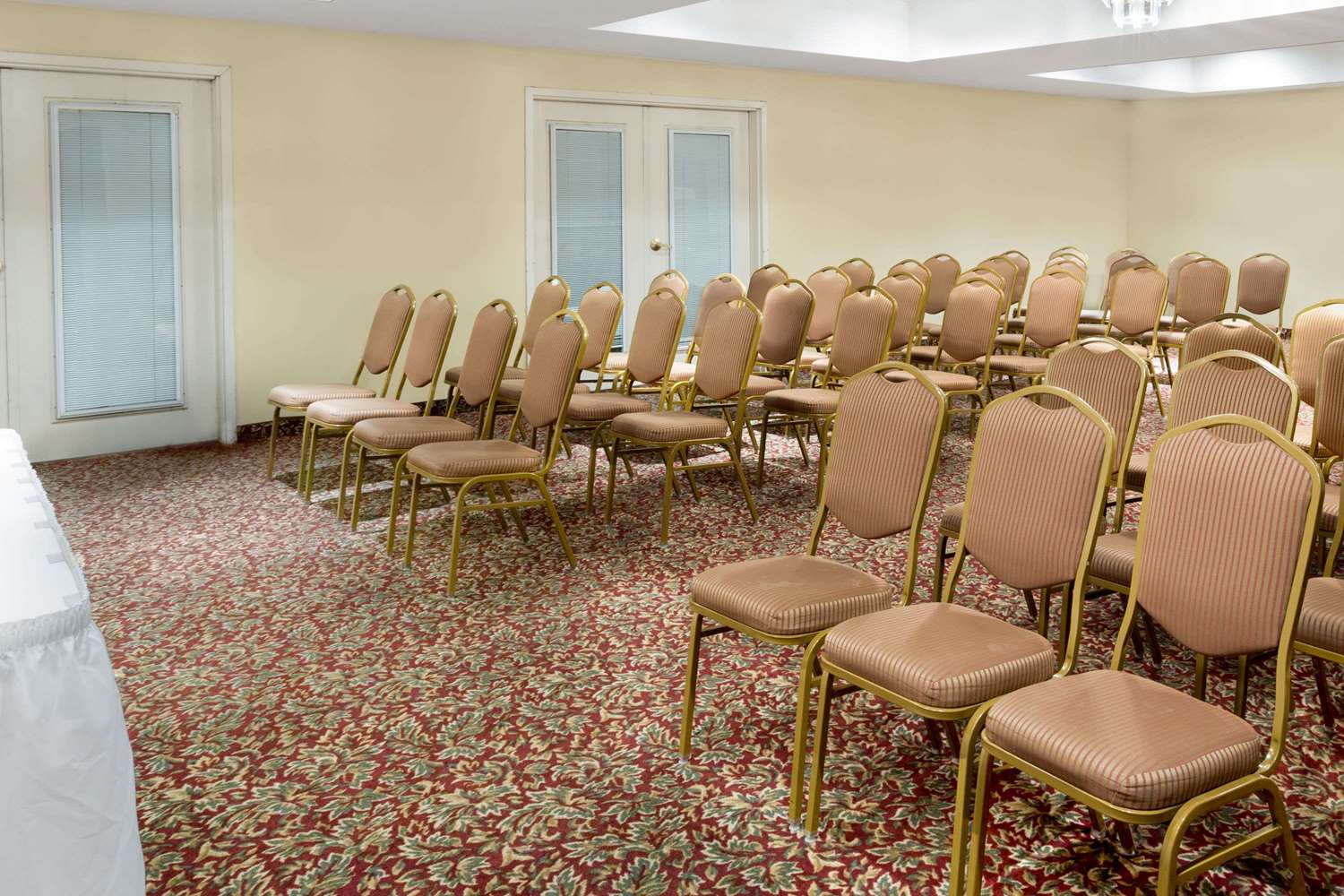 Days Inn & Suites by Wyndham Pocahontas 33/42