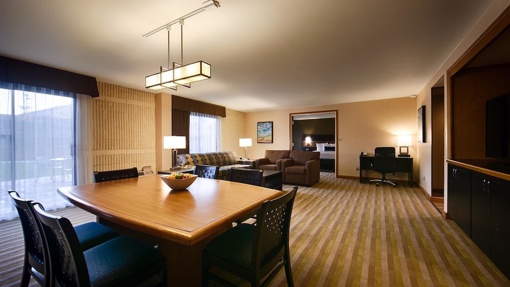 Best Western Plus University Inn 43/48