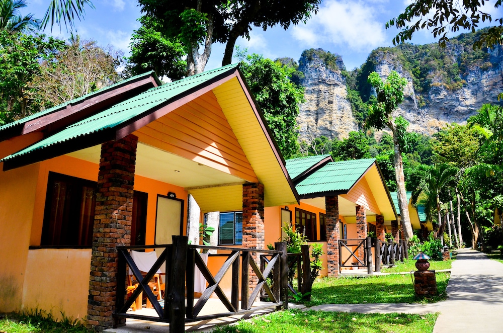 Dream Valley Resort Tonsai Beach 11/72