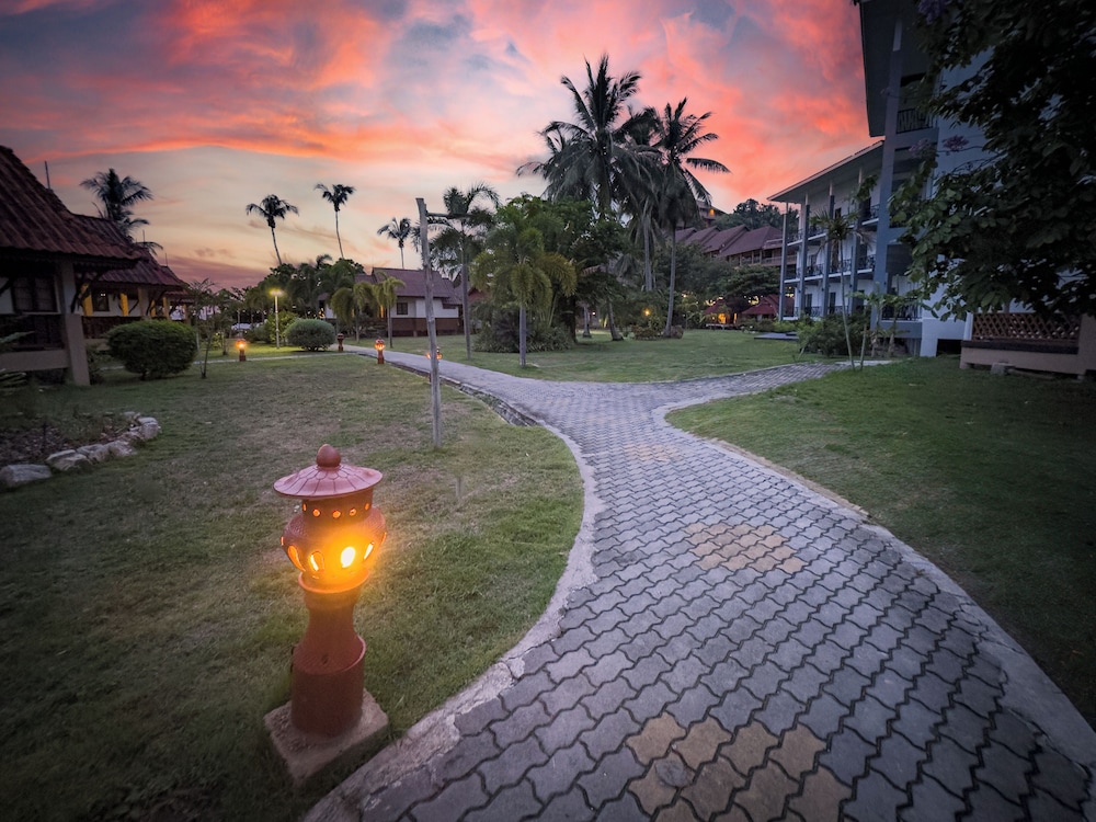LONG BAY RESORT 33/50