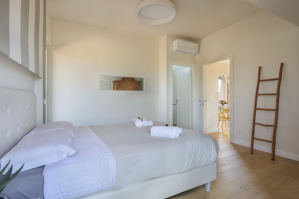 Penthouse With big Terrace in Oltrarno-hosted by Sweetstay 6/25