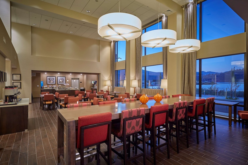 Hampton Inn and Suites Hood River 40/55