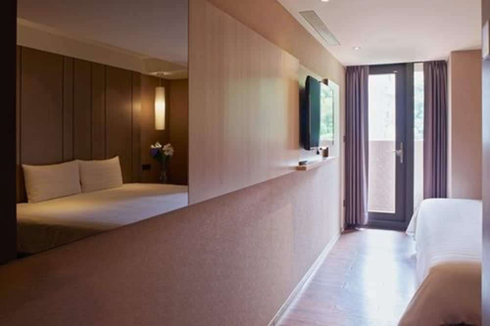 La Maison Hotel 43/64