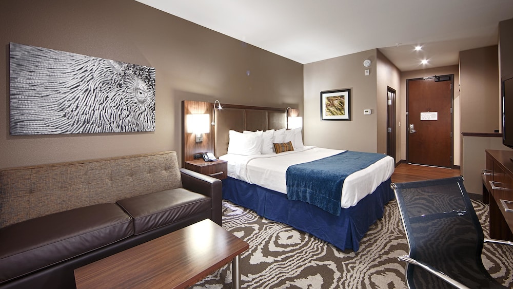 Best Western Plus Williston Hotel & Suites 15/50