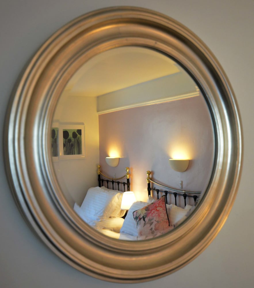 Newton House 19/28