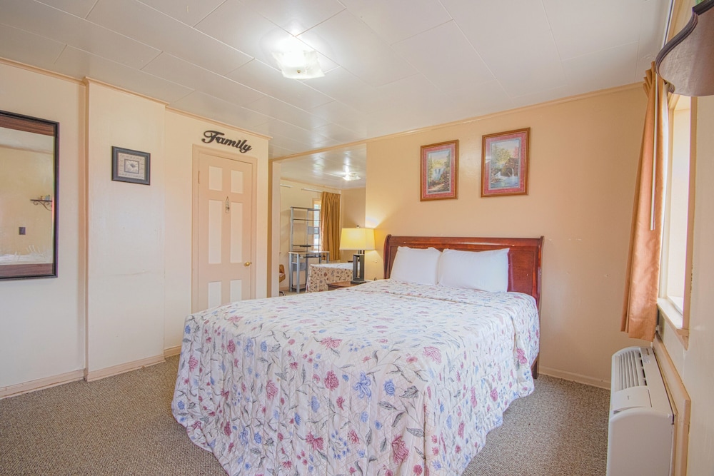 غرفة بسريرين مزدوجين، Sunflower Motel Hiawatha By OYO 2/10