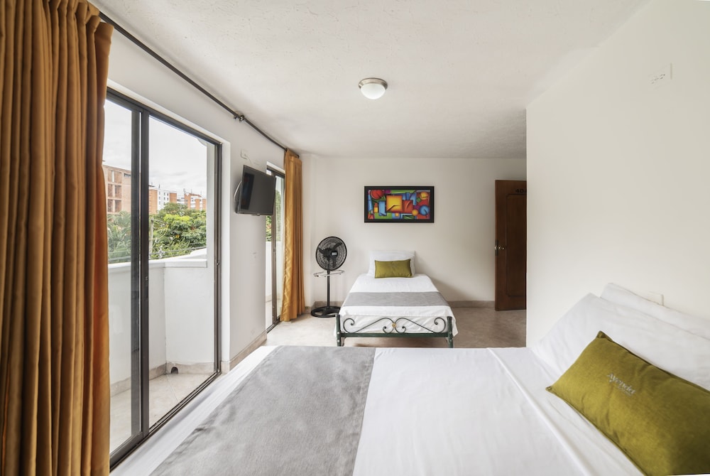 Economy, Triple, 2 Double Beds