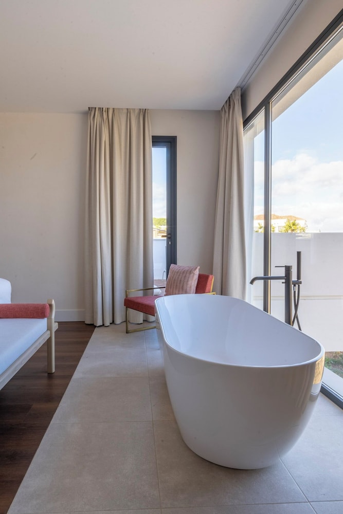 So Lofty, Suite, King Bed, Terrace
