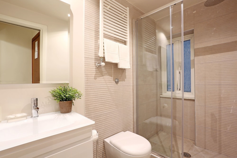 Arena House 66/74