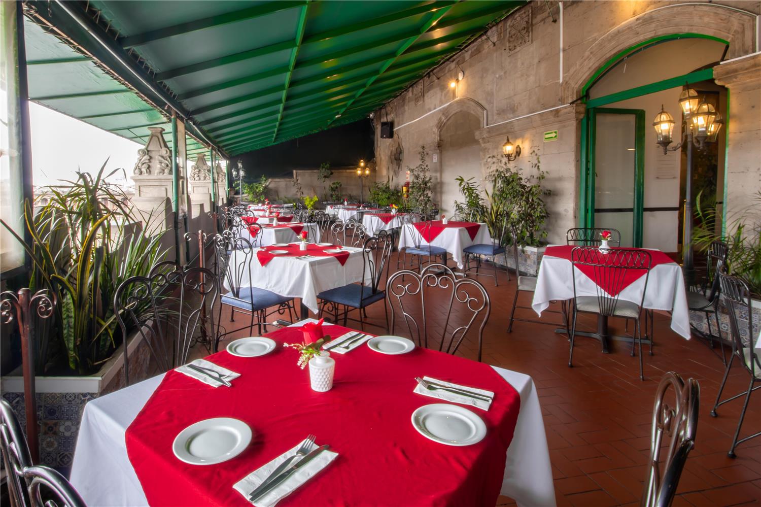 restaurant cafeteria