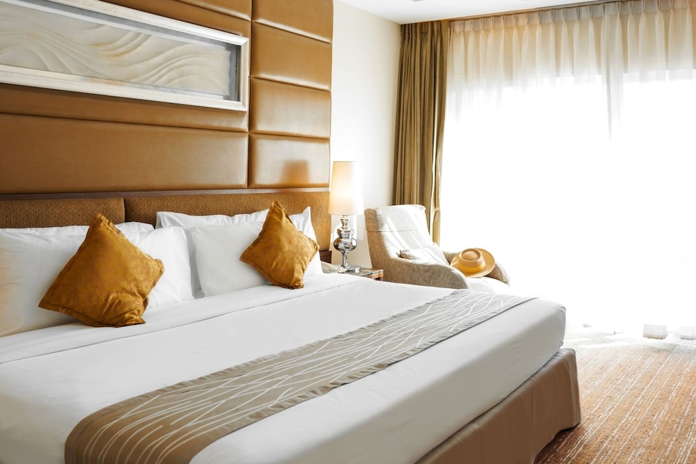 Intimate Hotel 17/62