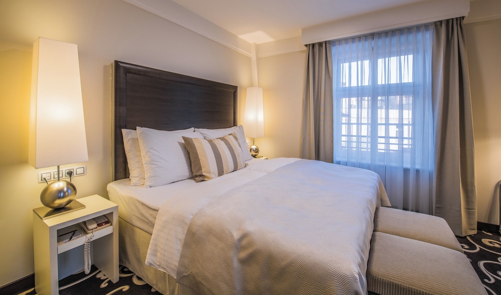 EXCLUSIVE, SUITE, TERRACE