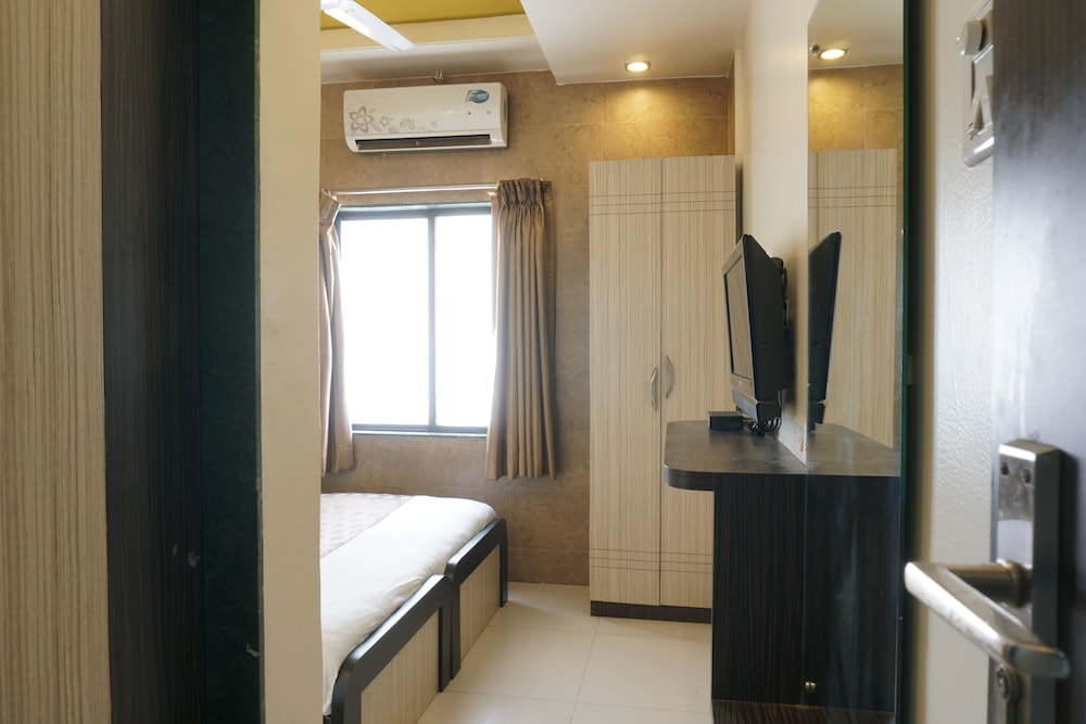 Hotel Pavitra 12/17