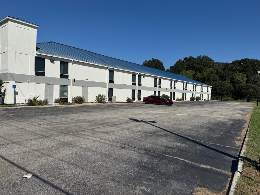 Executive Inn & Suites Baker 22/28
