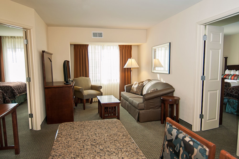 Staybridge Suites Wichita 40/79