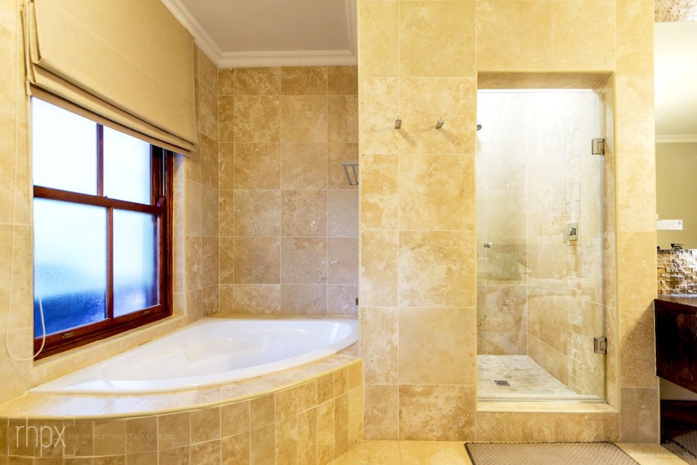 OR Tambo Guest House 45/49