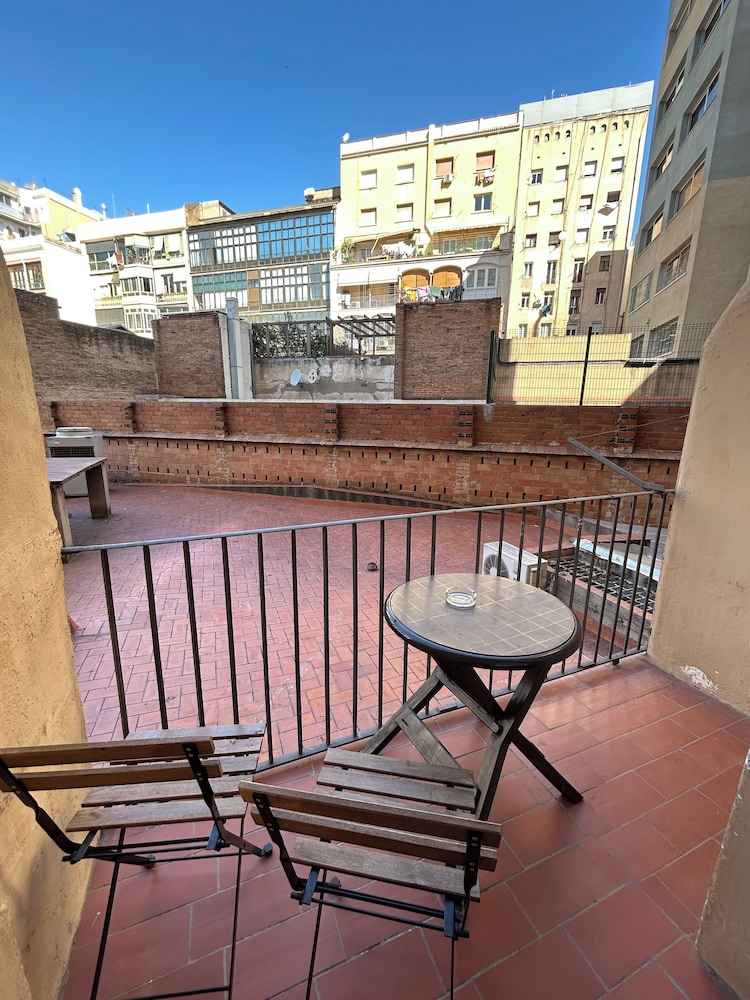 Hostal Delfos 35/49
