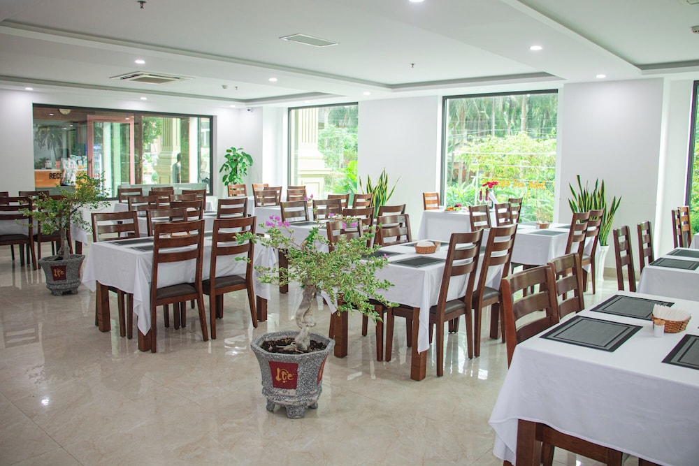 restaurant cafeteria