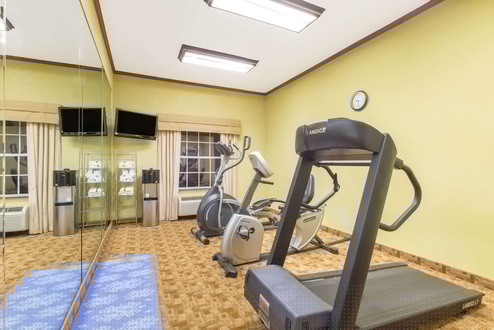 Hawthorn Suites by Wyndham Corpus Christi Padre Island 16/25