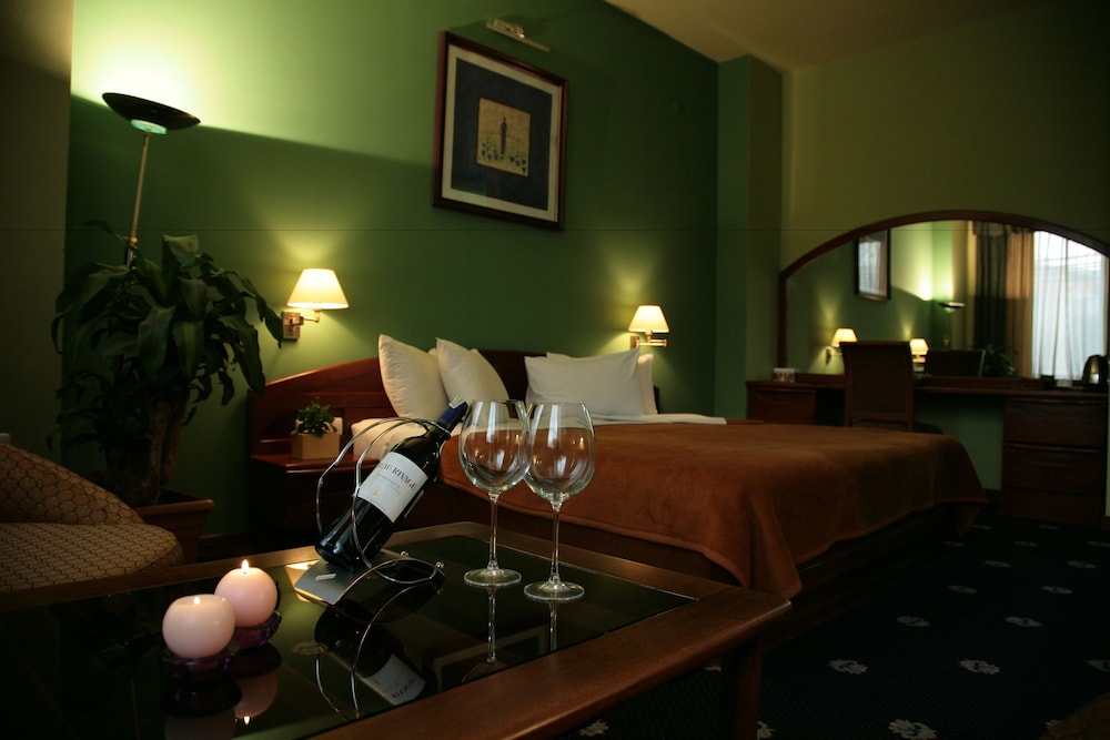 Ararat Hotel 40/50