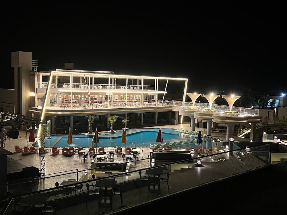 Hurghada Long Beach Resort in HURGHADA