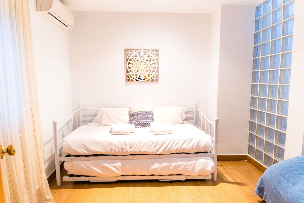 Triana Luxury Home 16/48