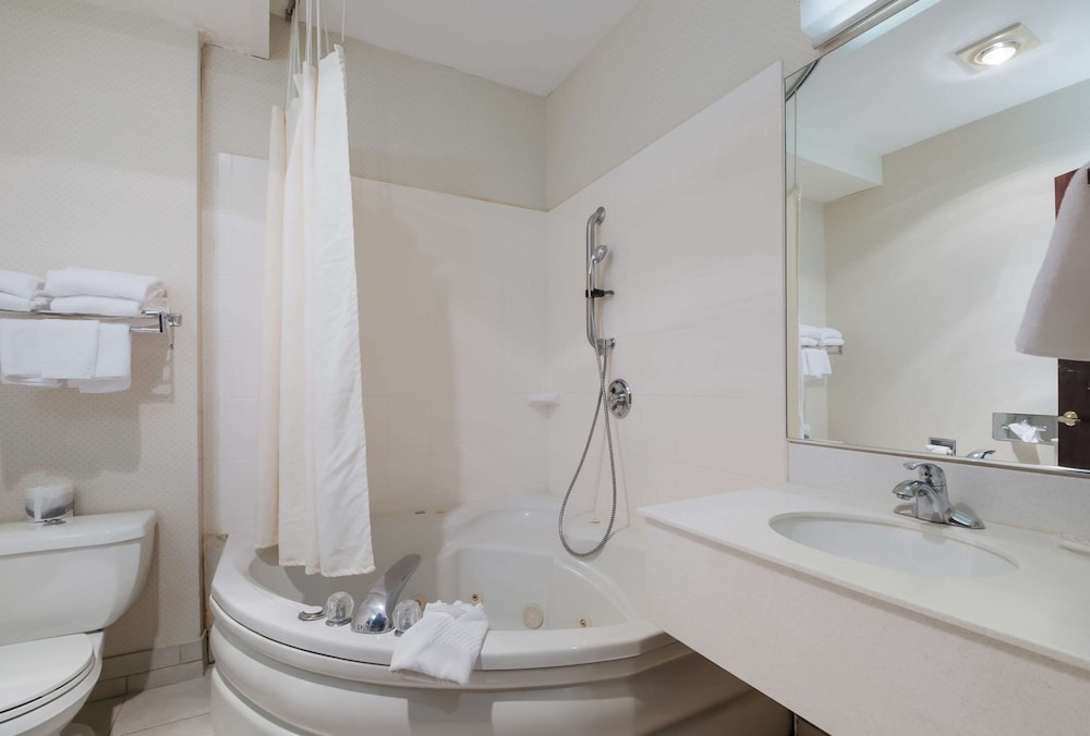 Quality Inn Grand Suites Bellingham 8/29