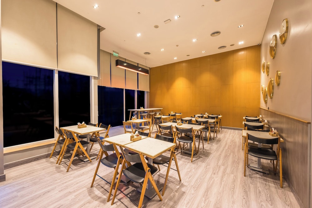 Holiday Inn Express Gurgaon Sector 50 38/49