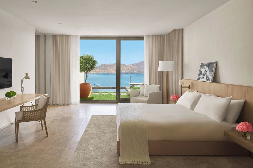 1 BEDROOM, SUITE, PRIVATE POOL