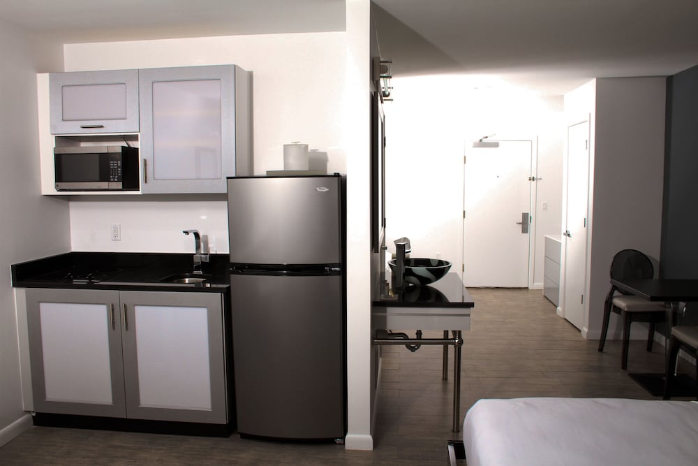 Lotus Boutique Inn Suites 30/57