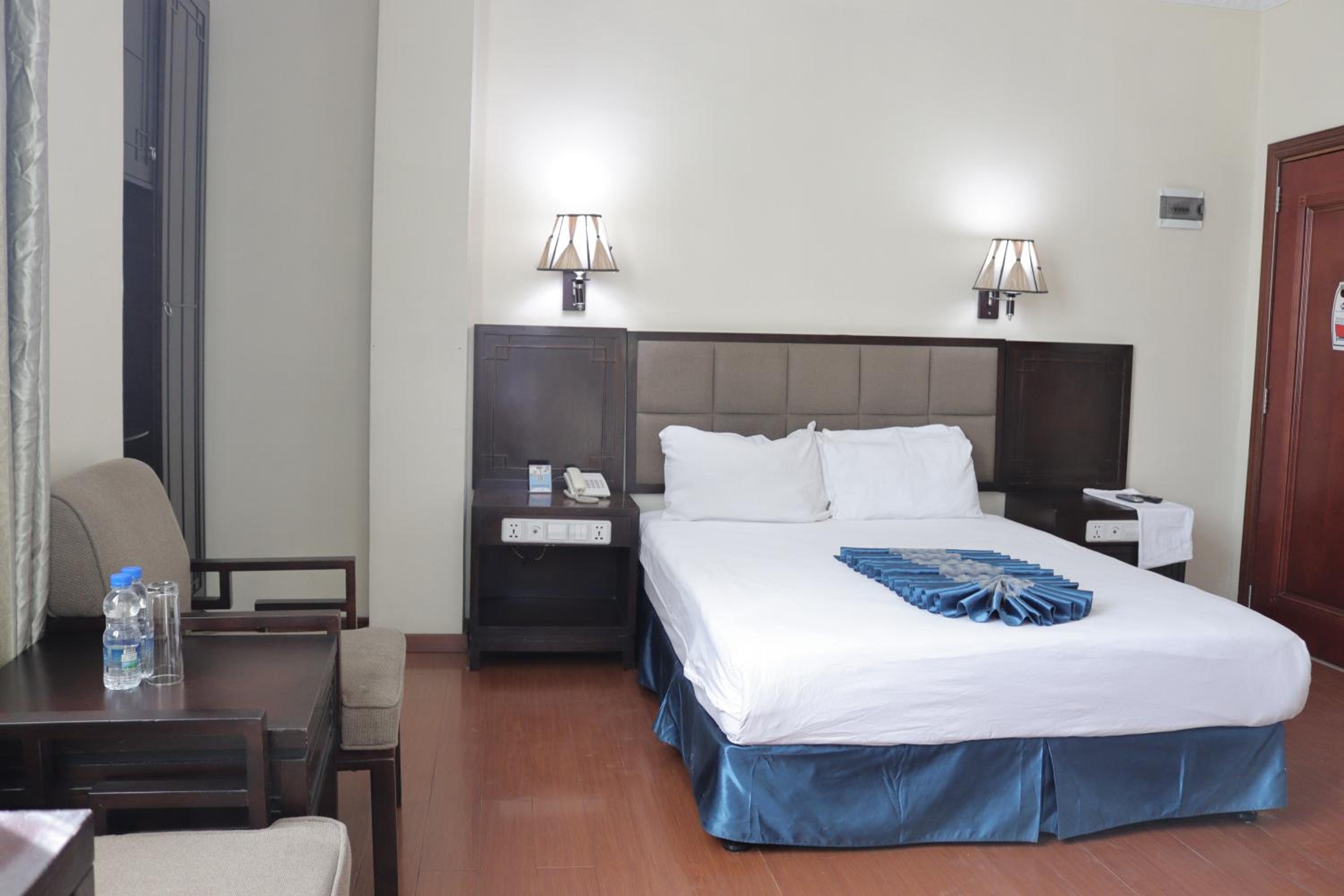 Blue Birds International Hotel 11/50