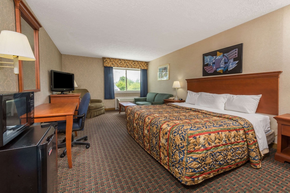 Days Inn by Wyndham Columbus IN 27/37