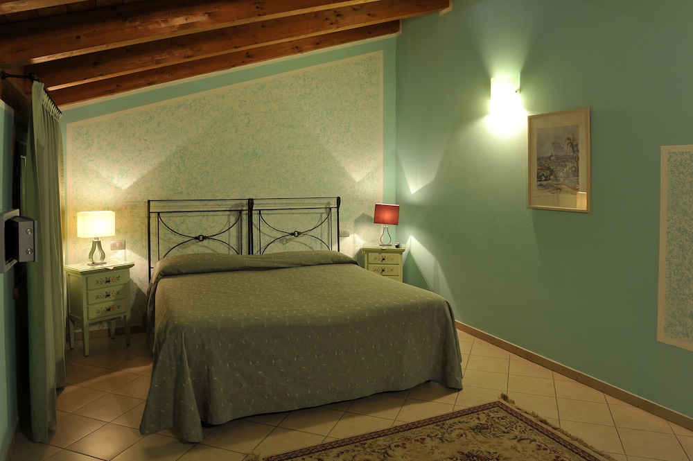 STANDARD, DOUBLE OR TWIN BED