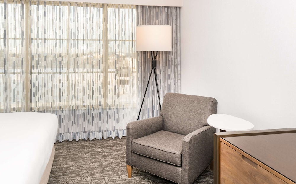 Hilton Columbus Polaris 57/85