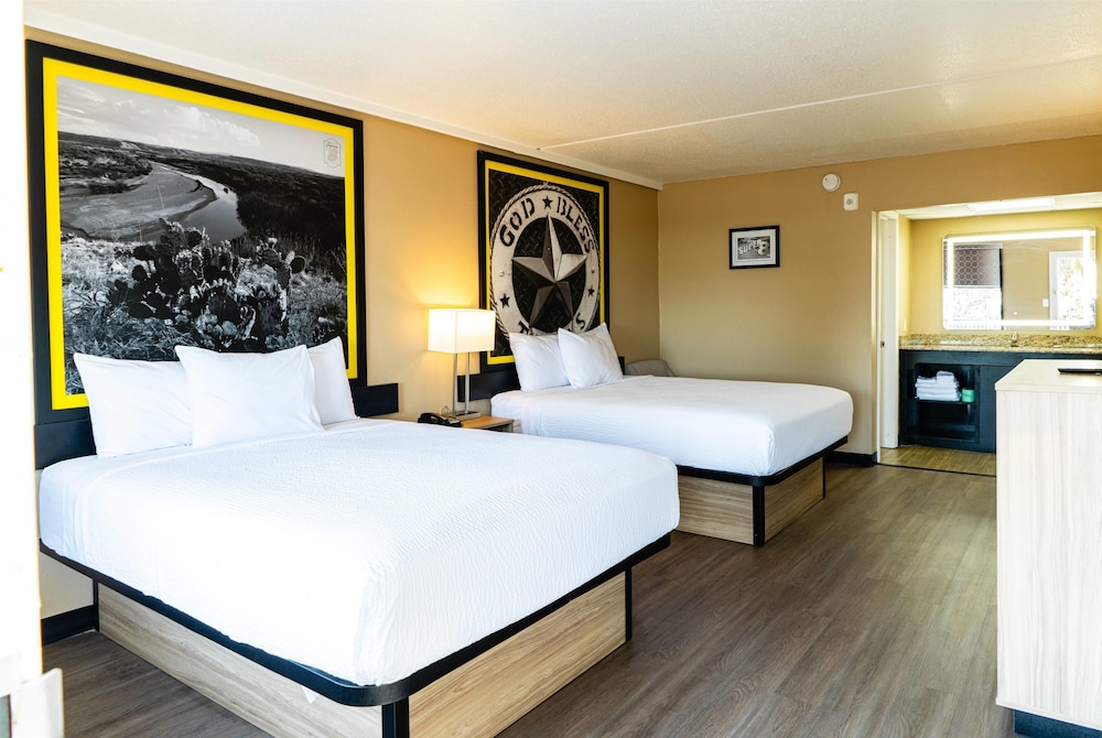 Super 8 by Wyndham Corpus Christi Airport 19/51