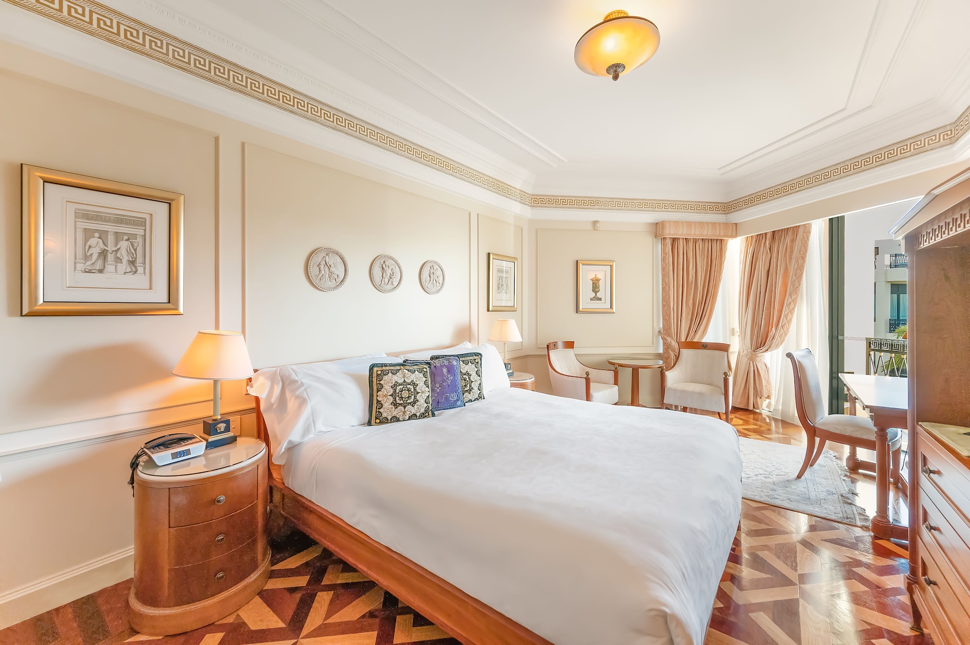 2 BEDROOMS, CONDO, MIDDLE FLOOR