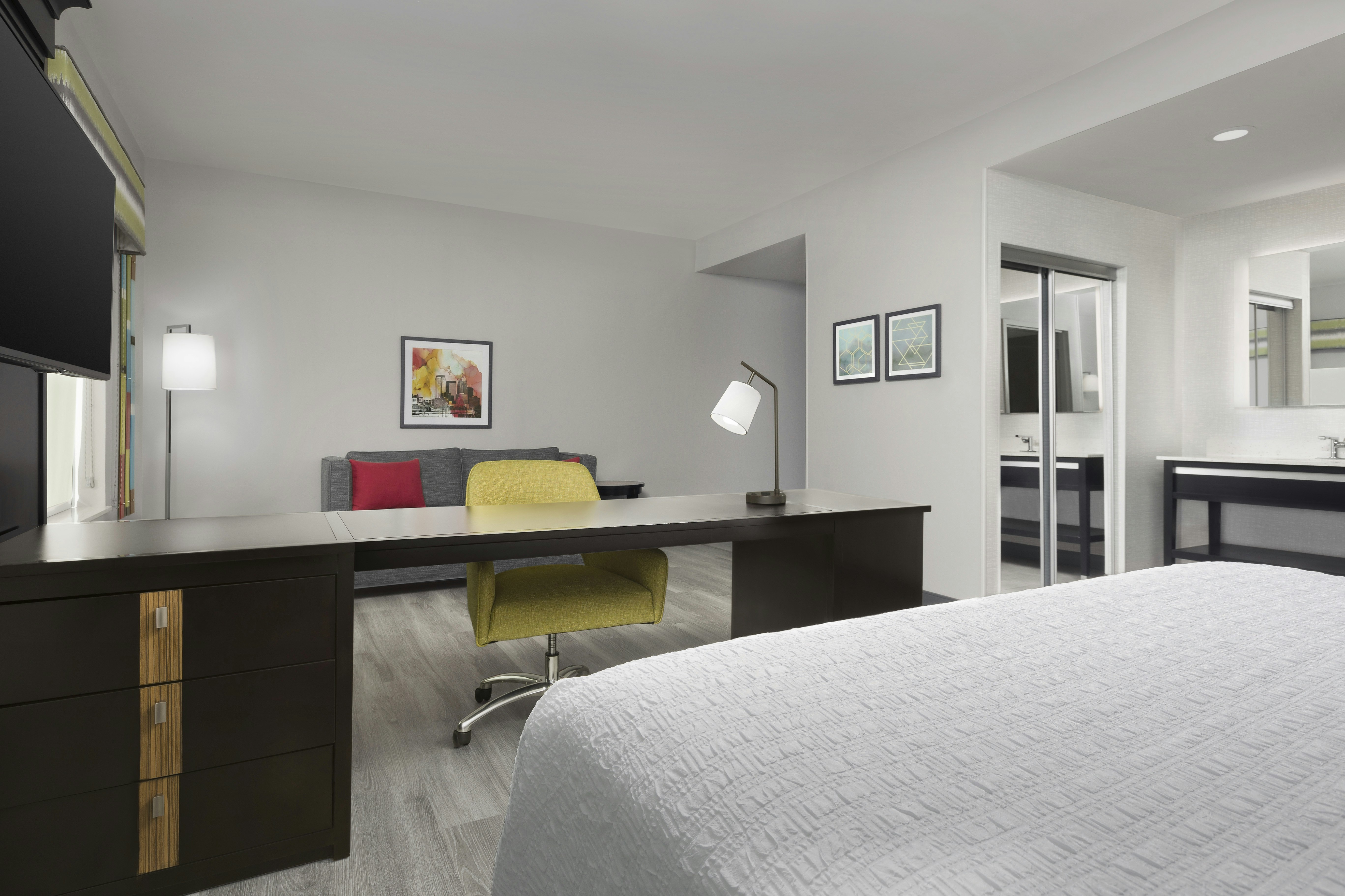STUDIO, KING BED, ACCESSIBLE