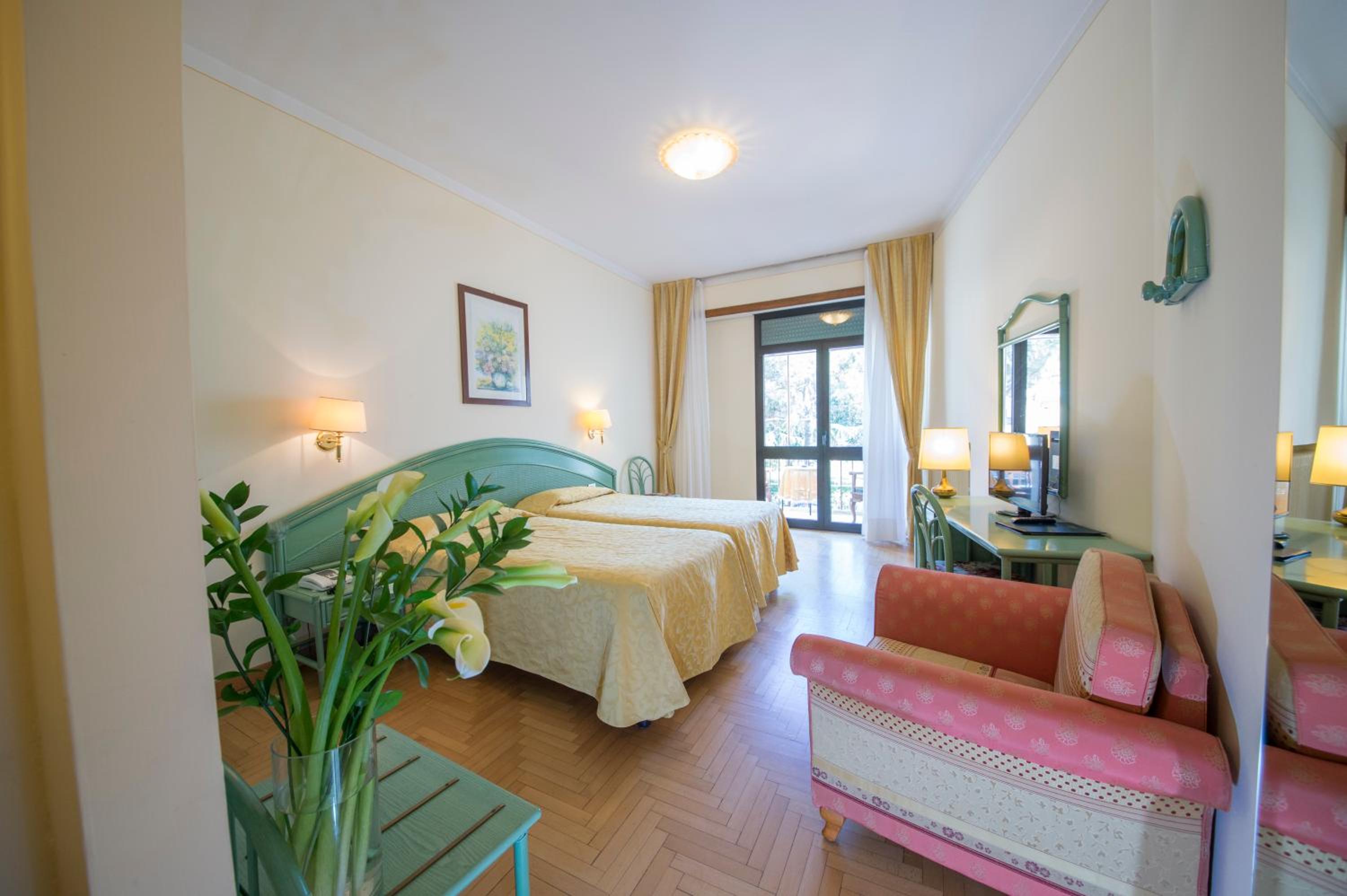 ROOM, TRIPLE