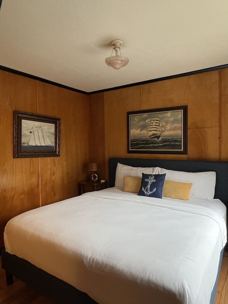 Anchor Inn Resort 11/50