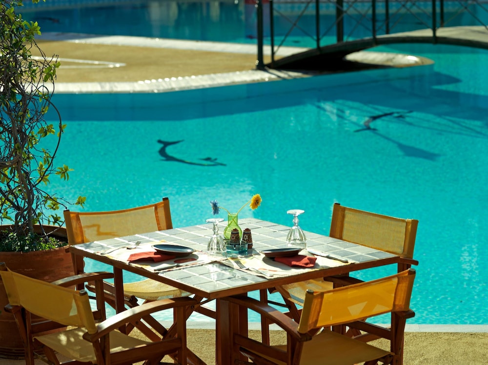 Dionysos Hotel 60/76