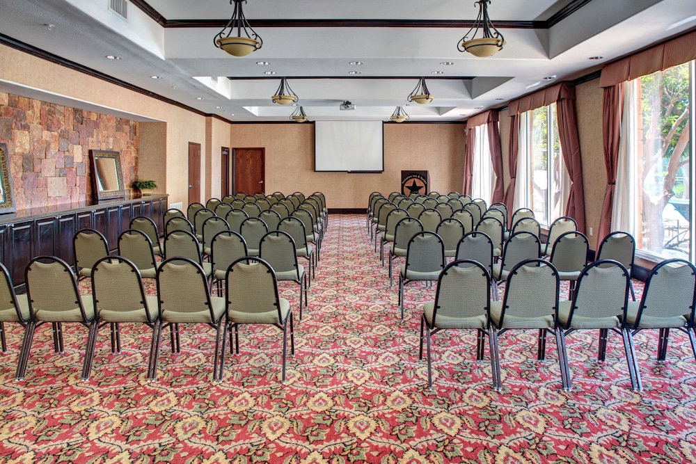 Hampton Inn Suites Boerne 55/63