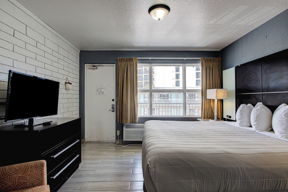 Beach House Inn 10/50