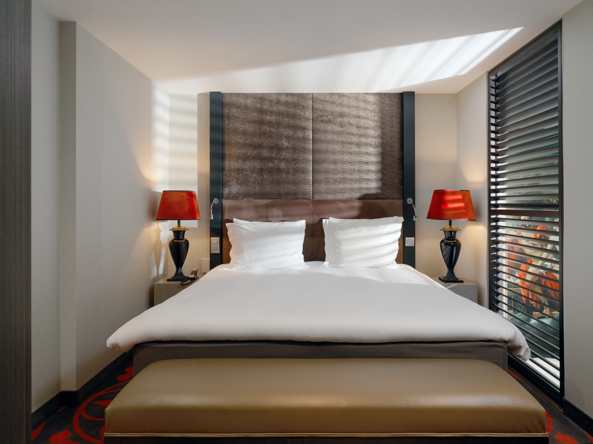EXECUTIVE, SUITE