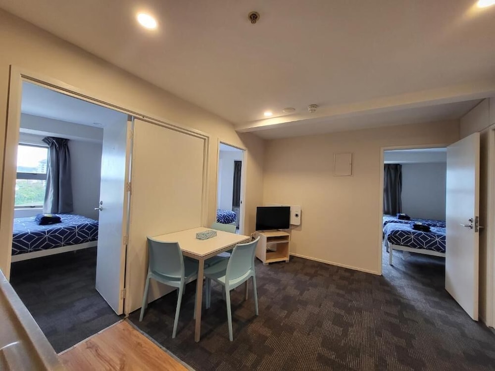 Empire Apartments 60/67