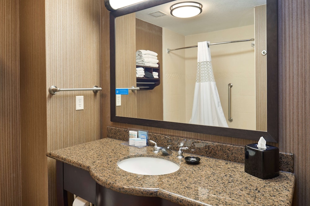 Hampton Inn and Suites Longview North 6/36
