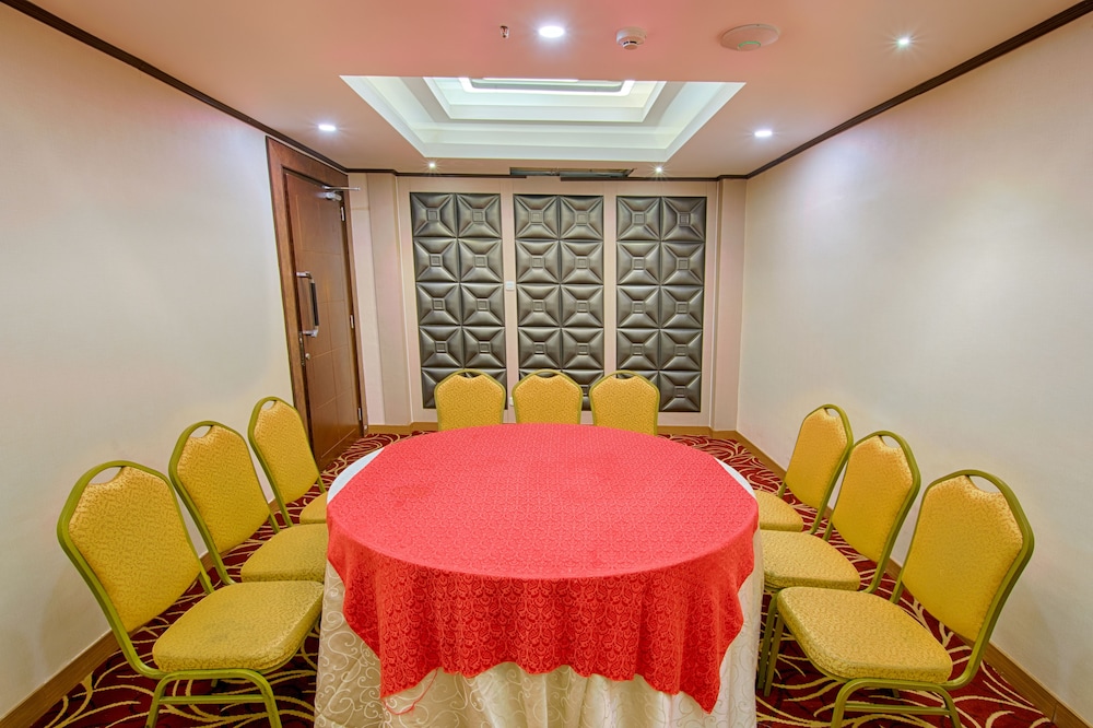Noormans Hotel Semarang 41/69